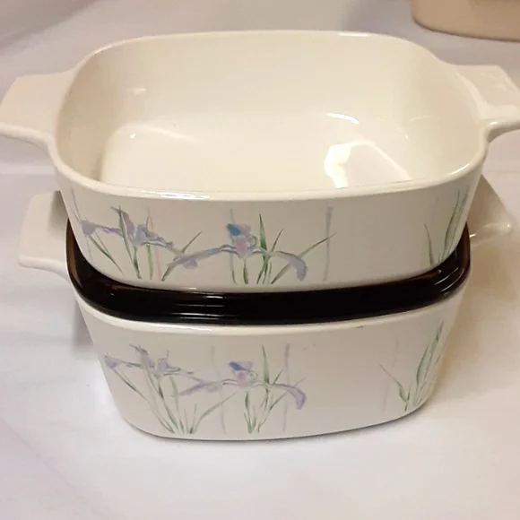 Vintage 80s90s Corningware Iris flower two casserole dishes 1 lid Fantas… - Picture 1 of 10